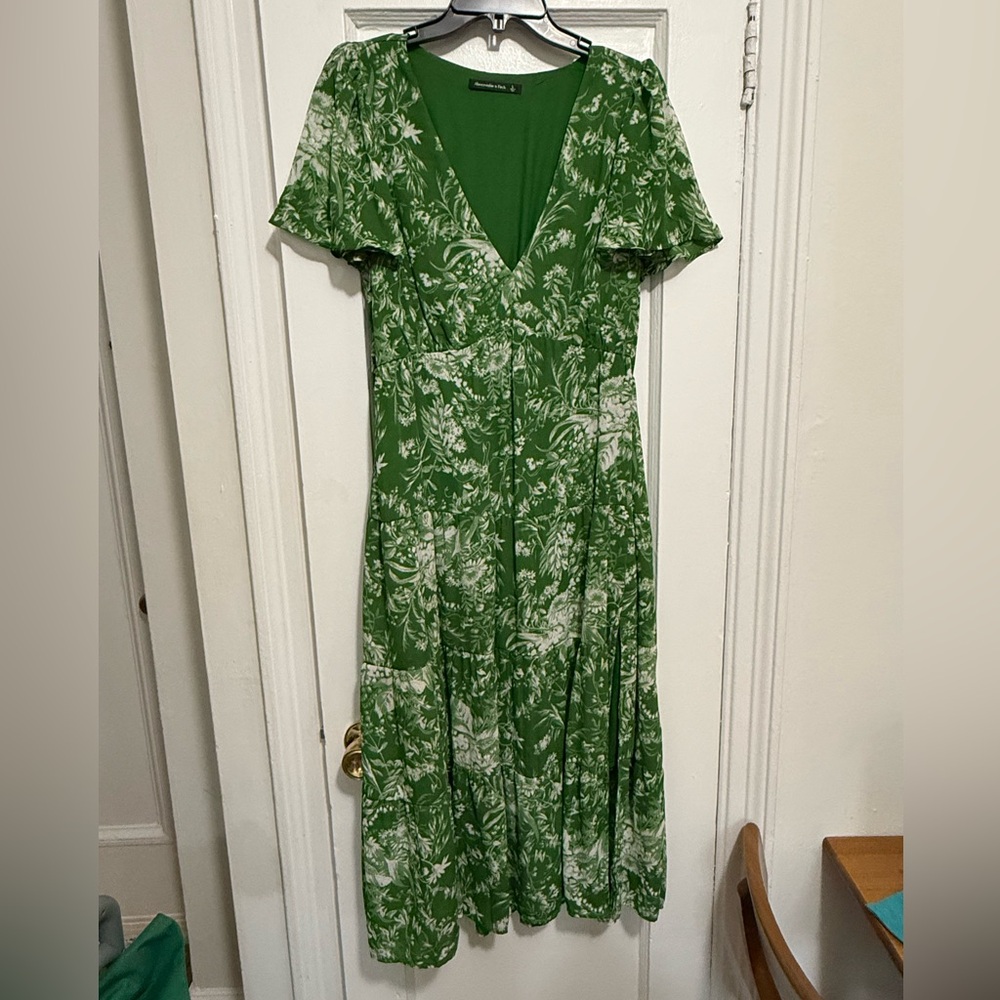 Abercrombie and Fitch Green Floral Flutter Sleeve Dress